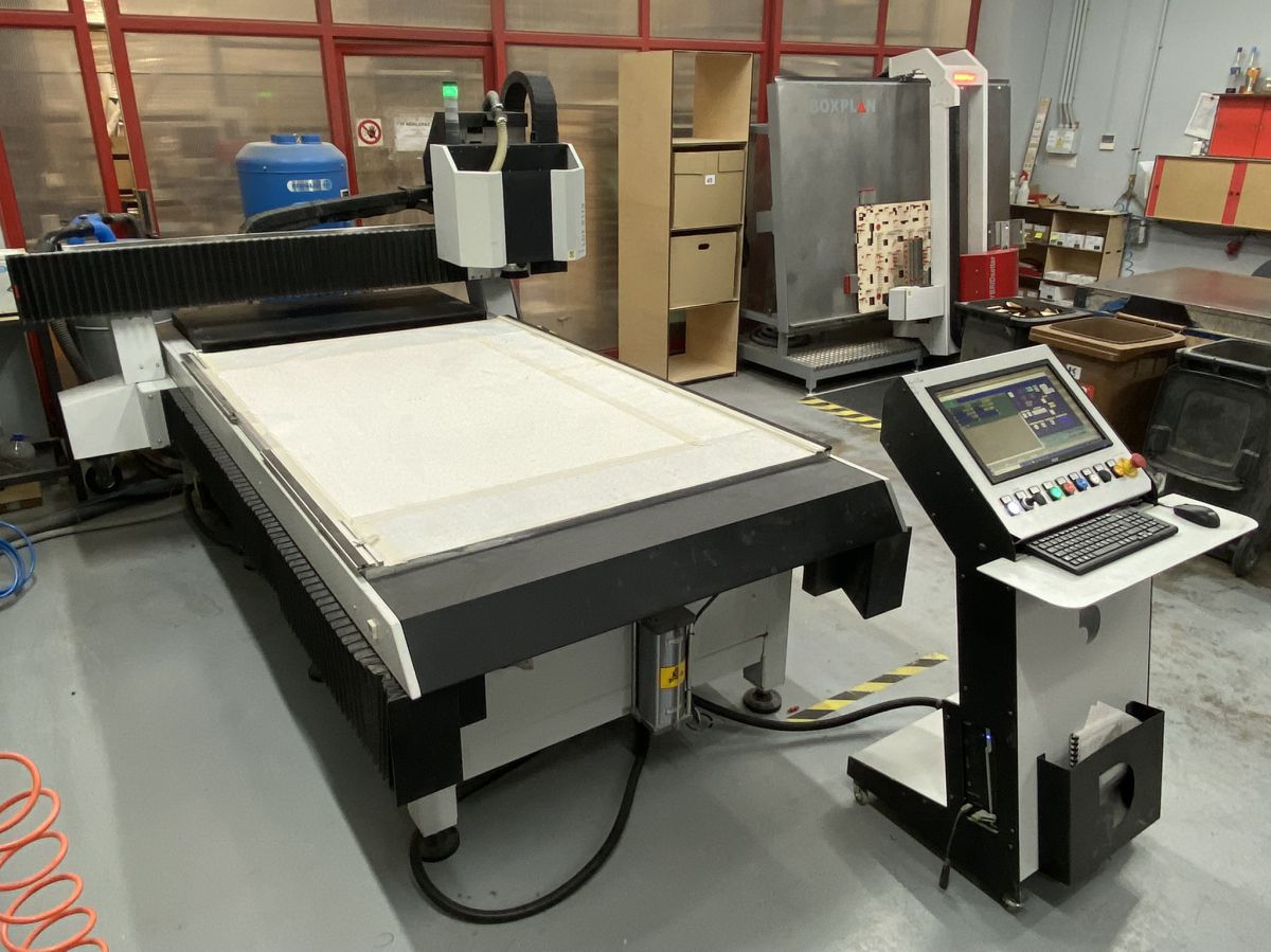 Delta store cnc router